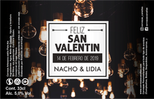 Cargar imagen en el visor de la galería, Cerveza Personalizada San Valentín - Bombillas